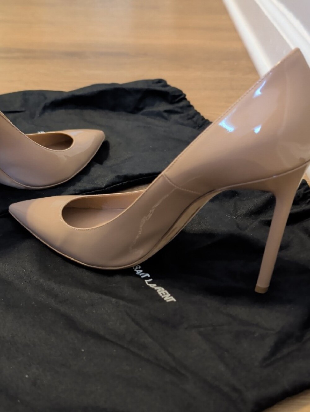 Saint Laurent Beige Patent Leather Pointed Toe Pumps - Picture 6 of 6